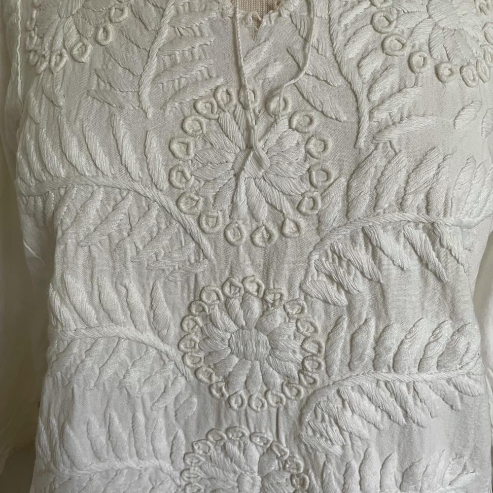Hand embroidered Mexican blouse - Picture 2 of 2